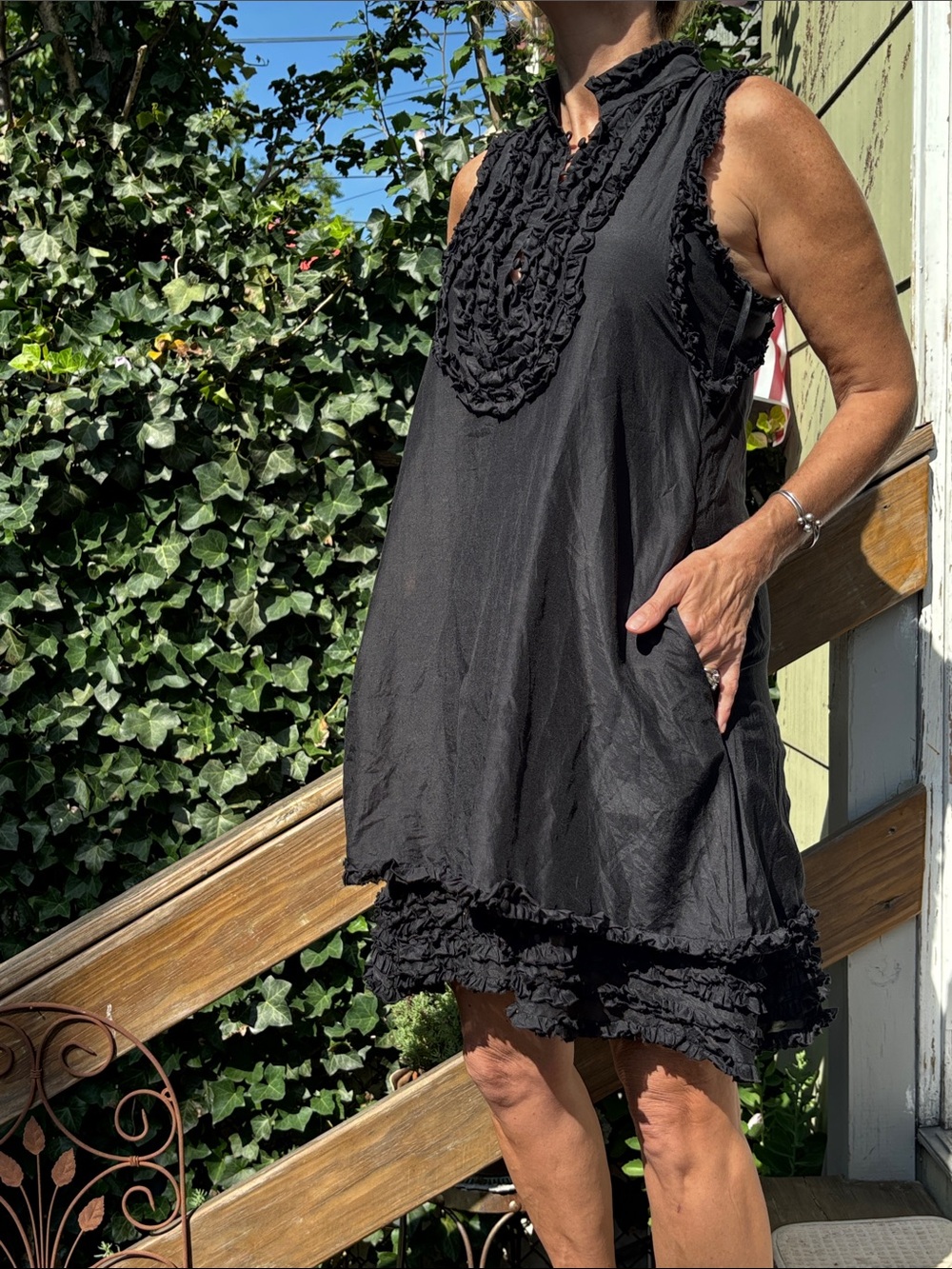 Joie Black Sleeveless Ruffle-Trim Shift Dress